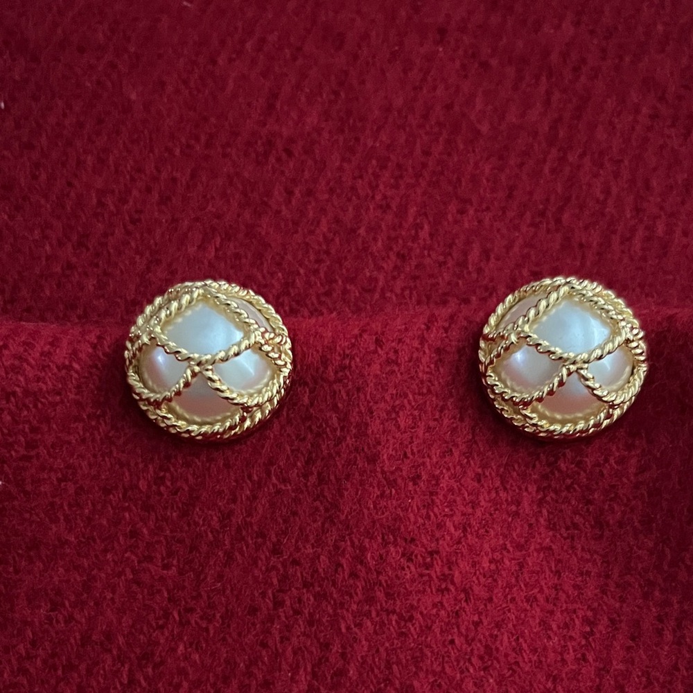 Vintage Joan Rivers Faux Pearl Twisted Rope Clip-on Earrings in Mint Condition